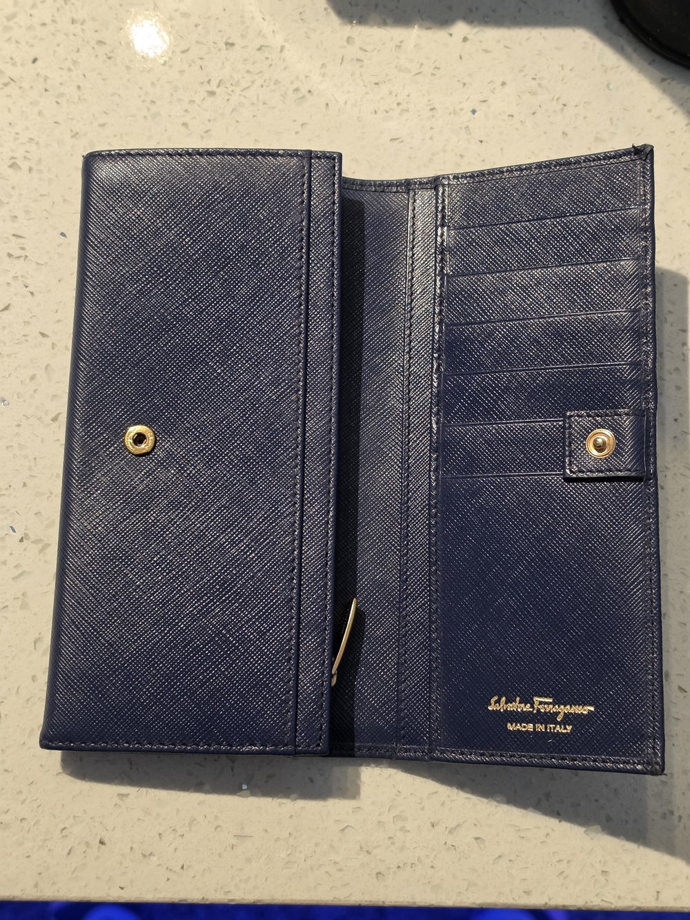 Salvatore Ferragamo Elegant Navy Long Wallet with Gold Bow Accent - Picture 4 of 5